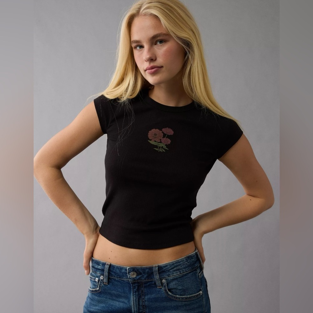 American Eagle Pointelle Graphic Shirt Size Small